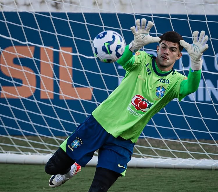  Caleb, do Capital SAF, treina com a Seleção Brasileira e vive experiência única ao lado dos melhores goleiros do país.